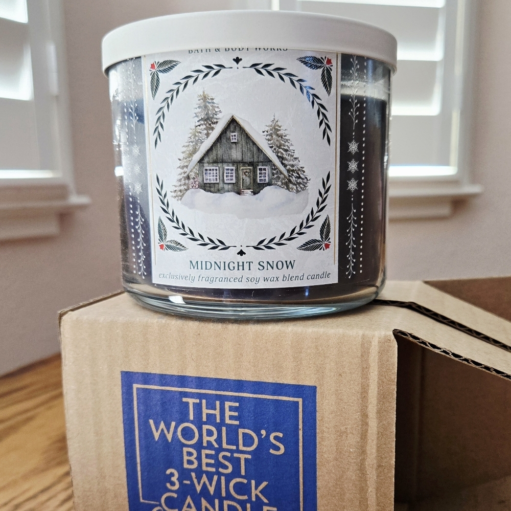 πBOGO 50% OFFβοΈπ―NWTβΌοΈ Bath & Body Works "Midnight Snow" 3-Wick Candle - Picture 1 of 10